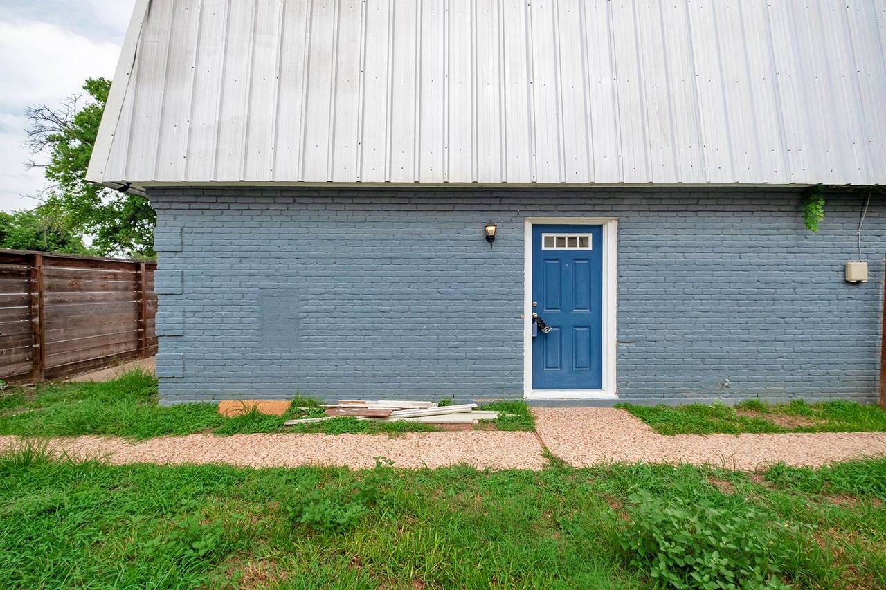 2217 Mission Hill Dr - Photo 3 of 37