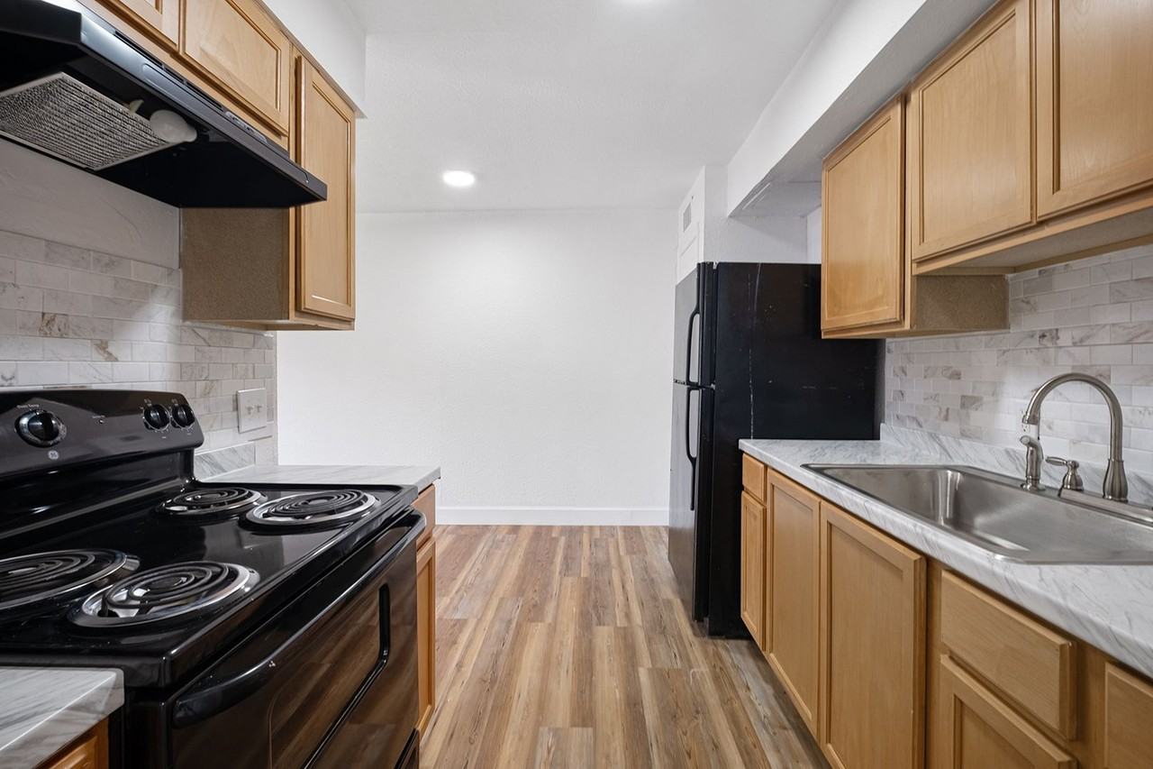 2217 Mission Hill Dr - Photo 4 of 37