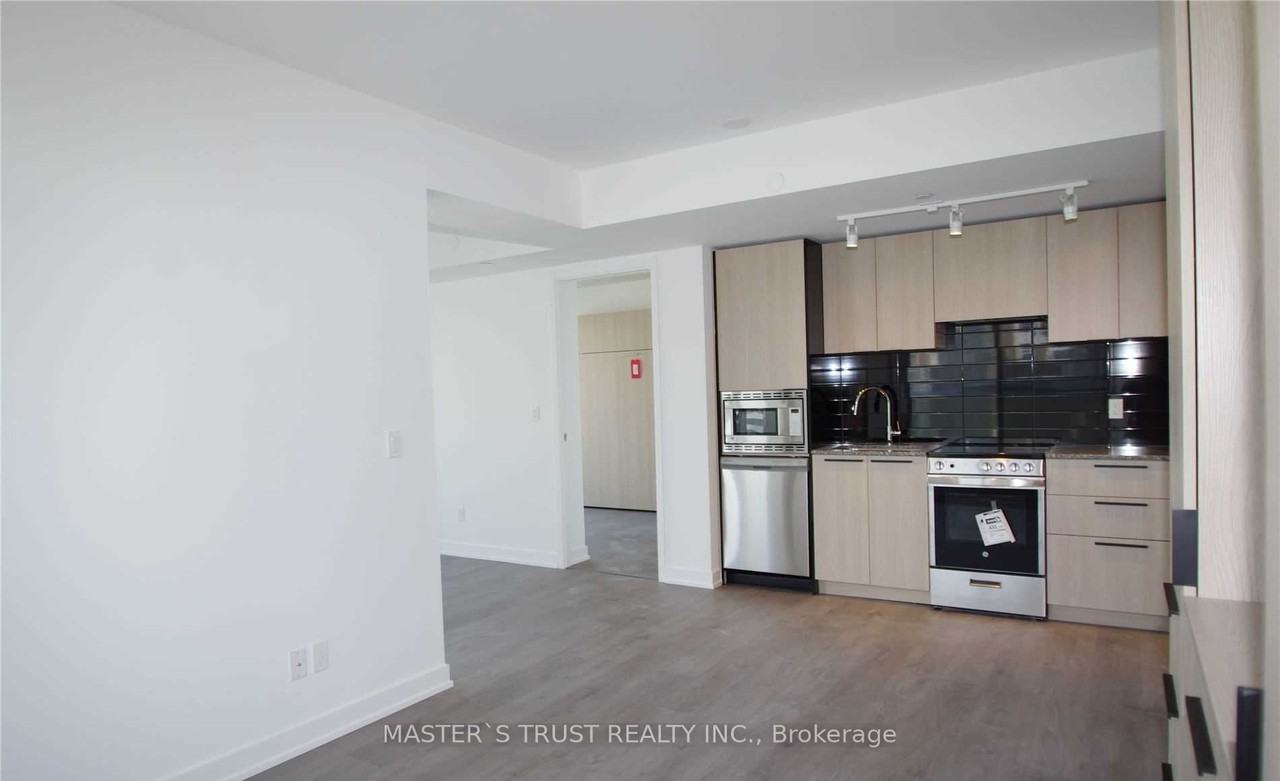 501 Yonge Street - Photo 2 of 7