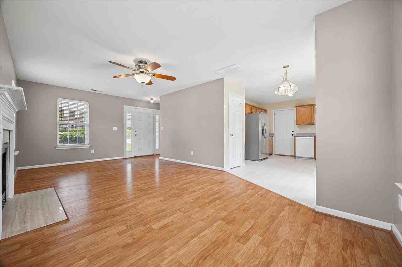 400 Riverfront Pkwy - Photo 3 of 35