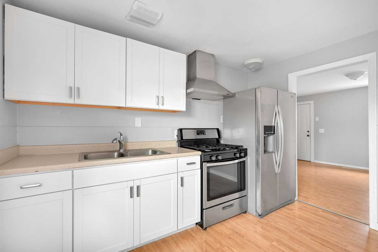 1056 Harrison Ave - Photo 2 of 15
