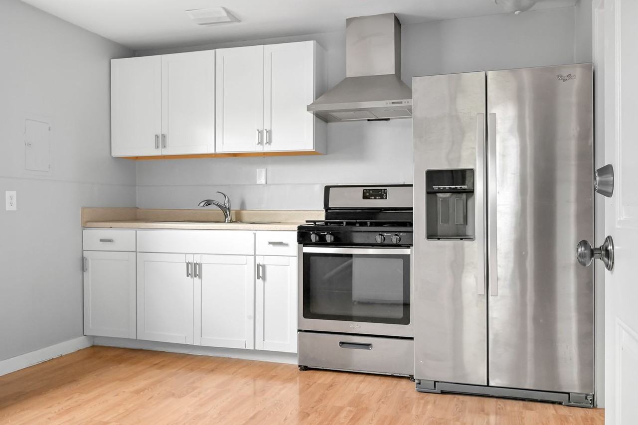 1056 Harrison Ave - Photo 3 of 15