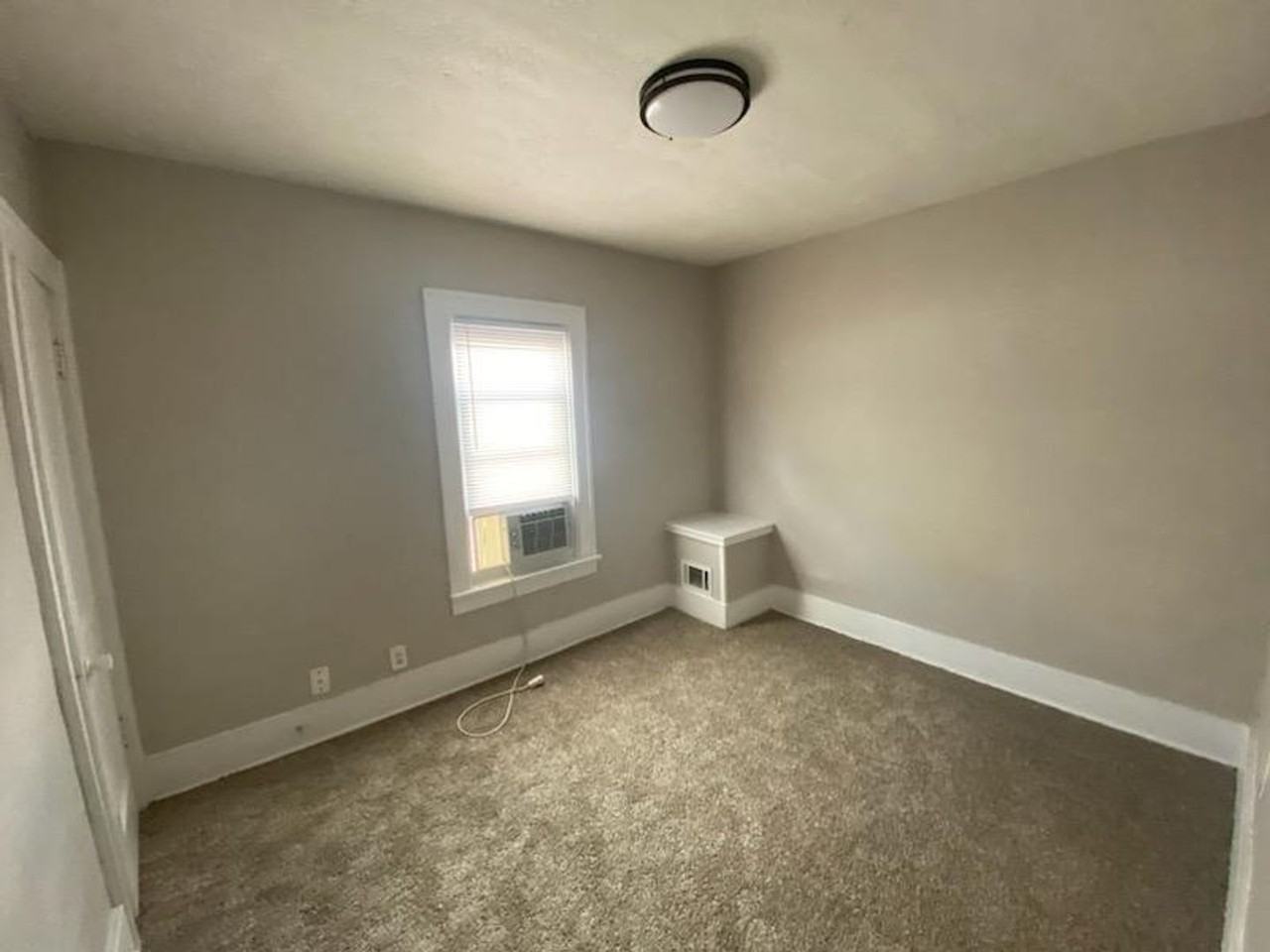 1469 N Grant Ave - Photo 6 of 12