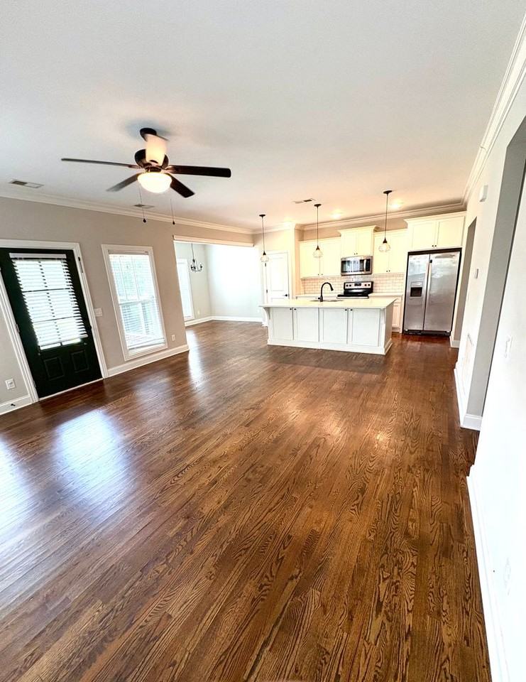 395 Brewer Dr - Photo 2 of 8