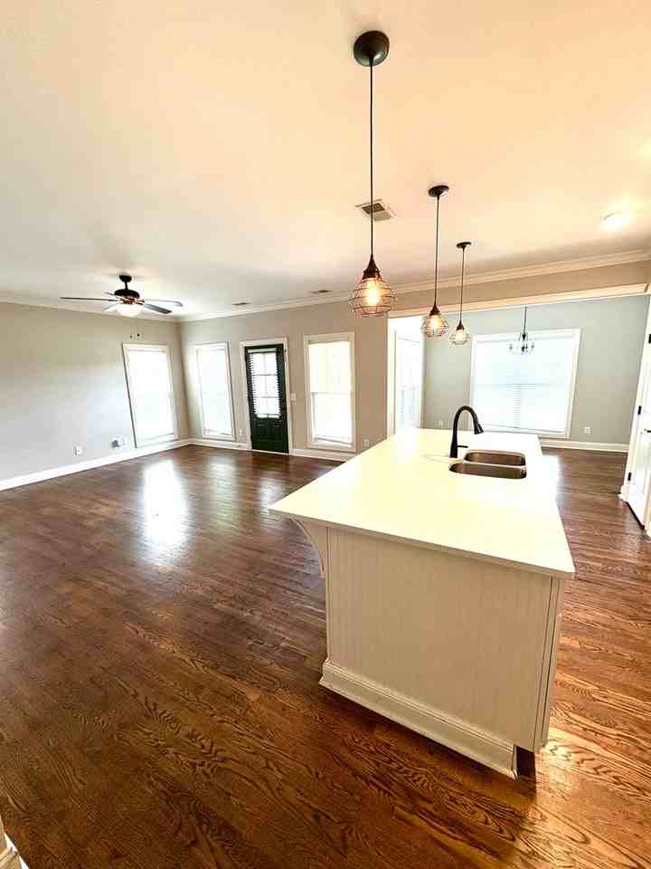 395 Brewer Dr - Photo 3 of 8