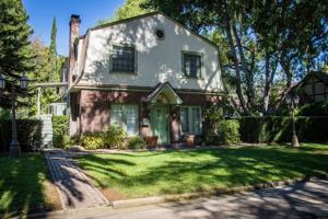 featured image of 115 E 4th St