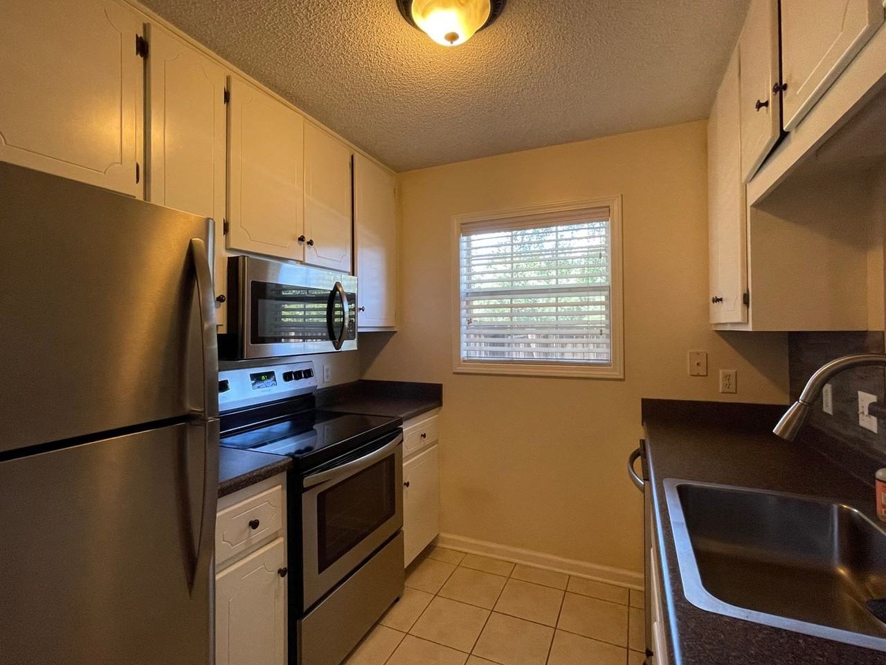 302 Ridgeway Dr - Photo 3 of 21