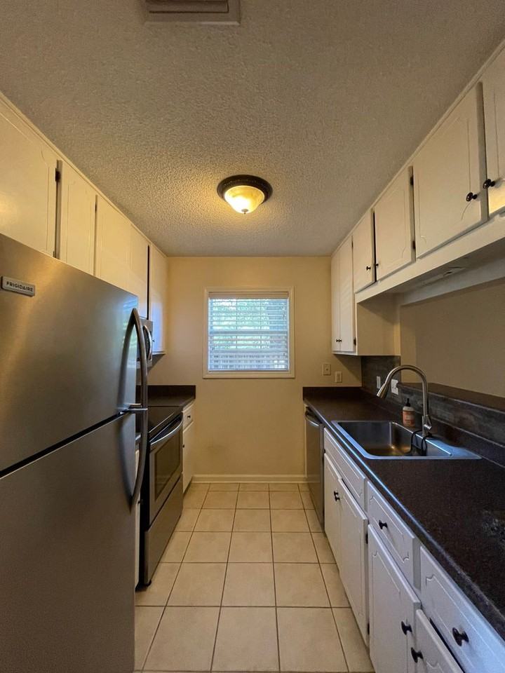 302 Ridgeway Dr - Photo 4 of 21