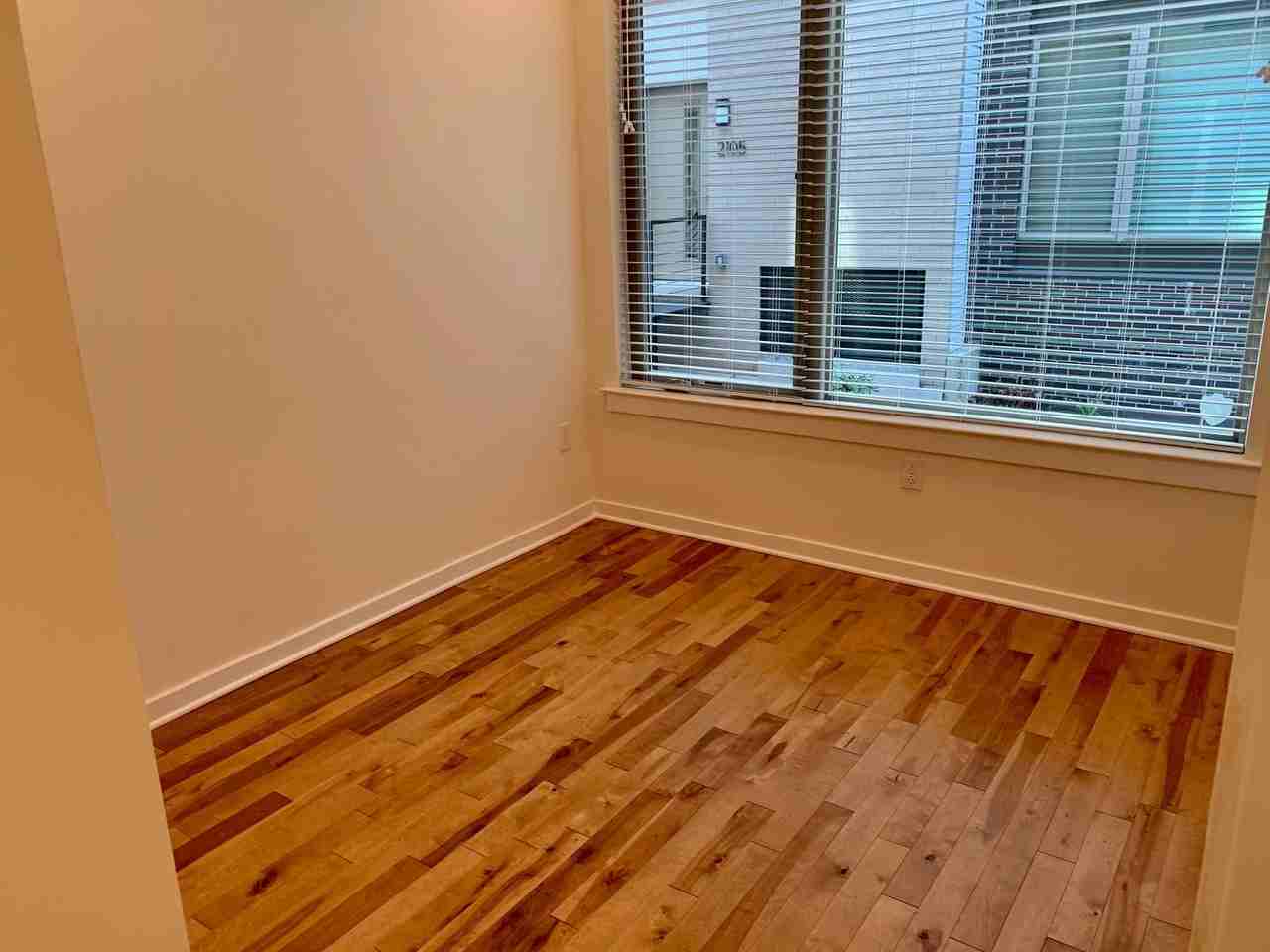 2108 Kensington Walk - Photo 2 of 37