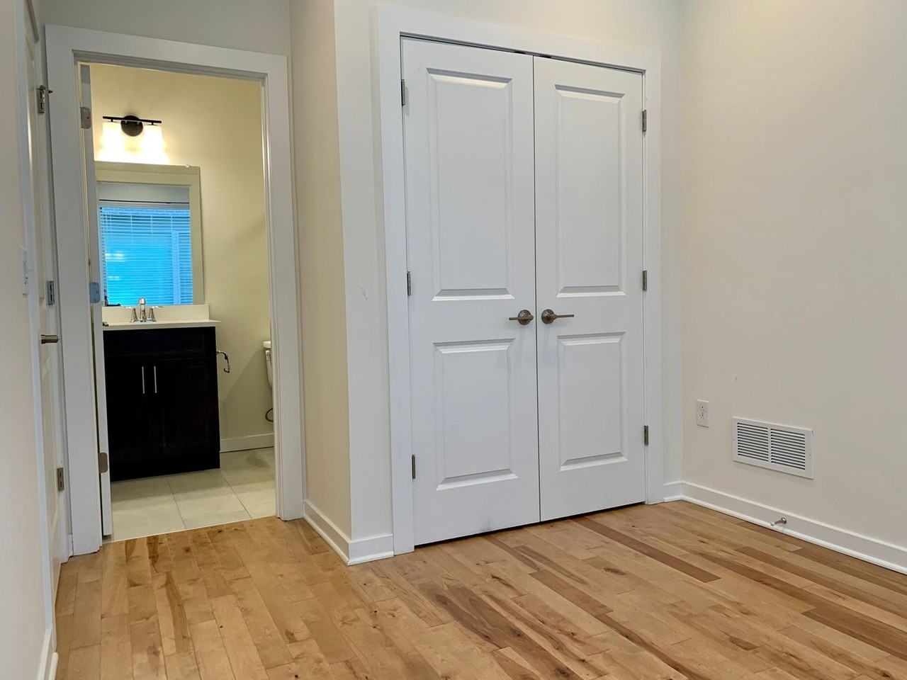 2108 Kensington Walk - Photo 3 of 37