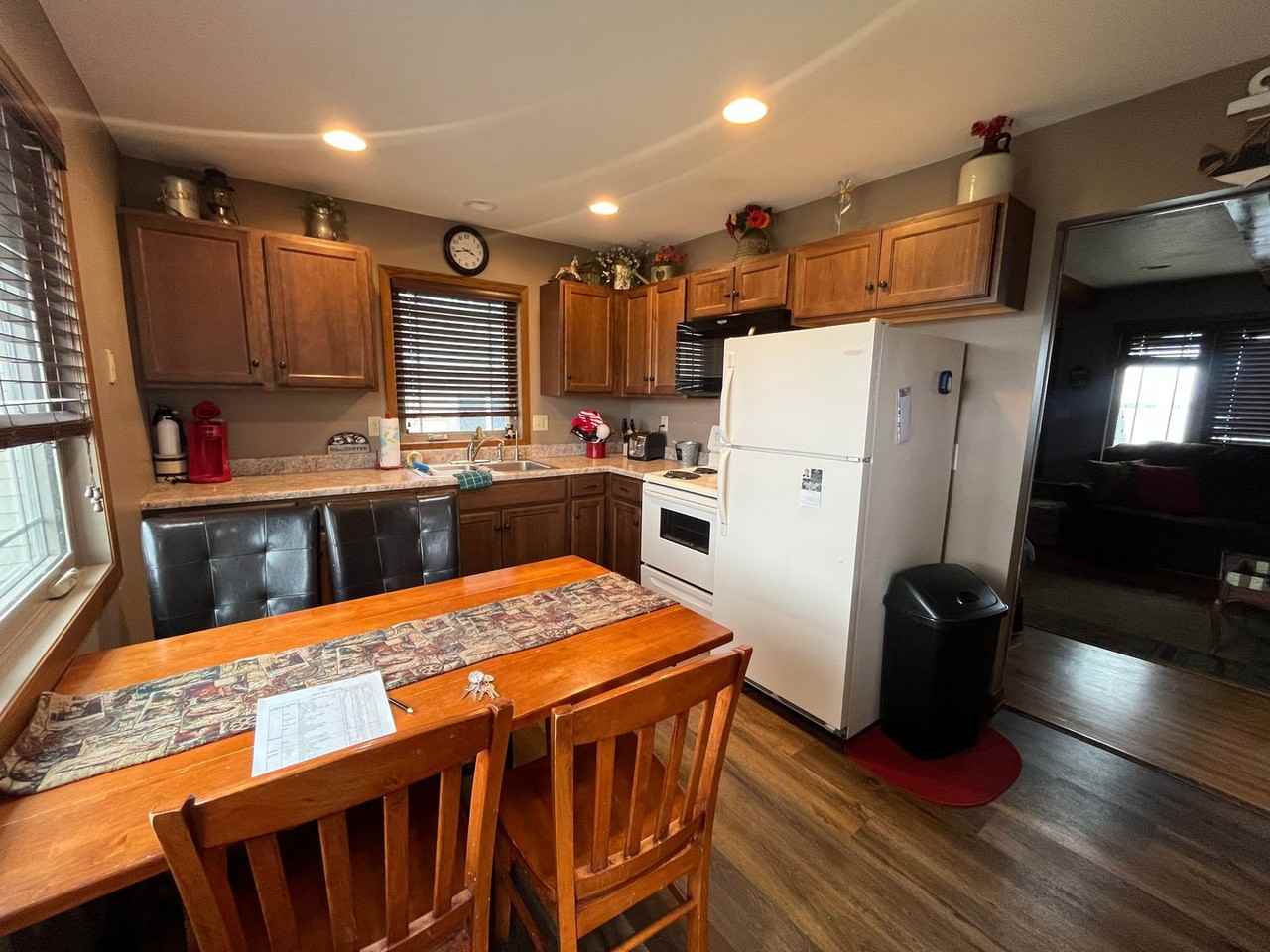 1038 S Lake Dr - Photo 2 of 15