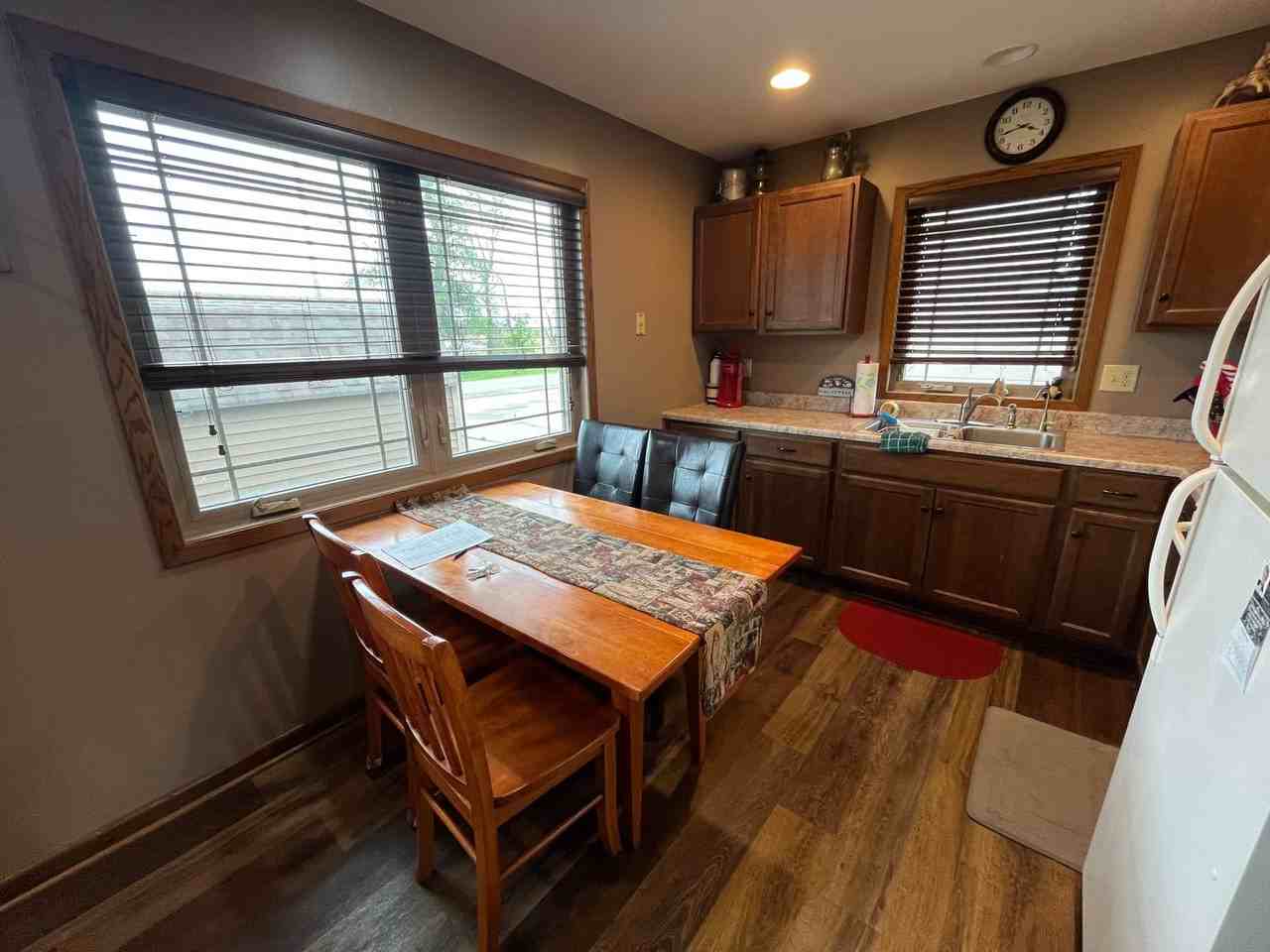 1038 S Lake Dr - Photo 3 of 15