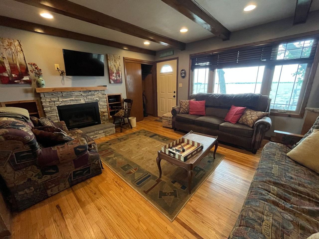 1038 S Lake Dr - Photo 4 of 15