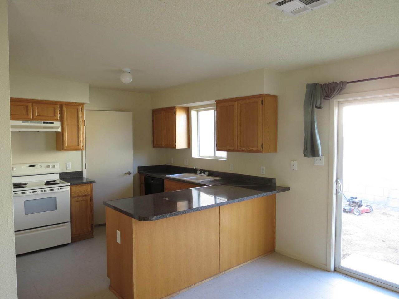 659 W Ramona St - Photo 3 of 13