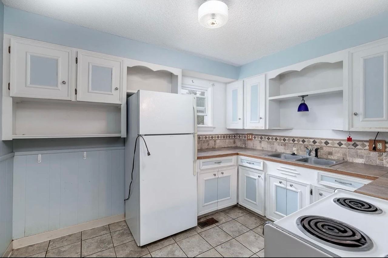 312 S Poplar St - Photo 2 of 14