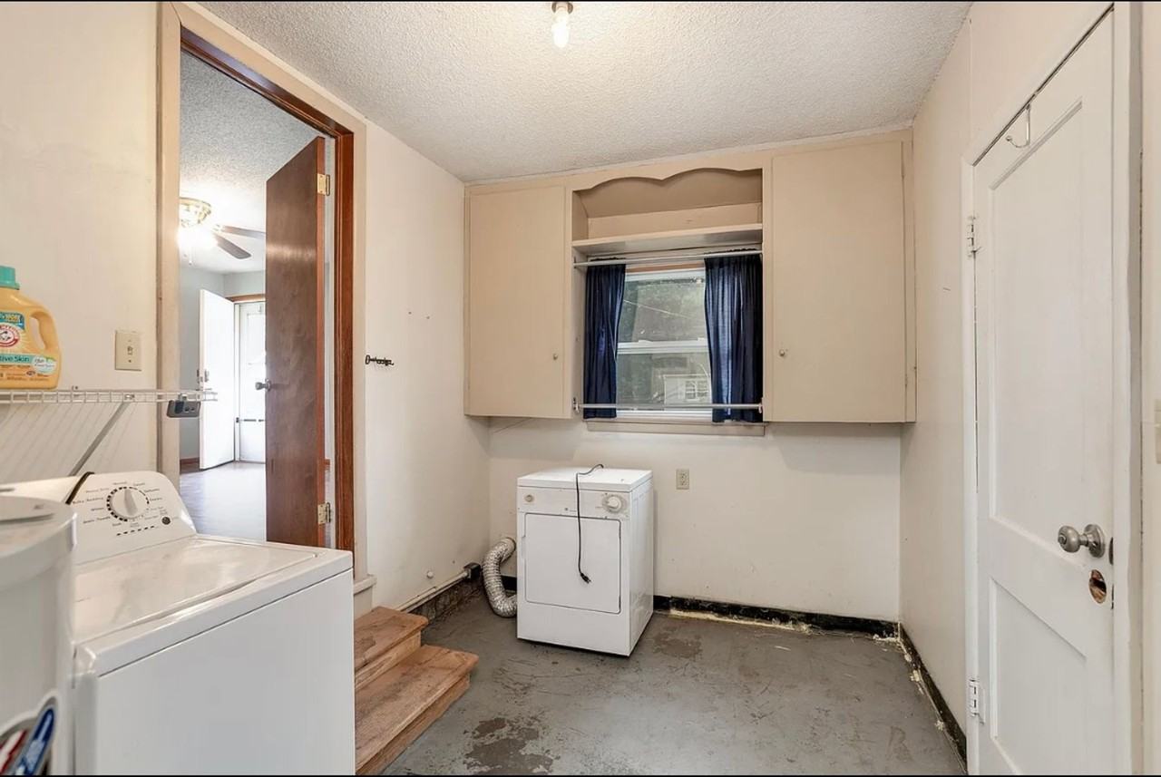 312 S Poplar St - Photo 5 of 14