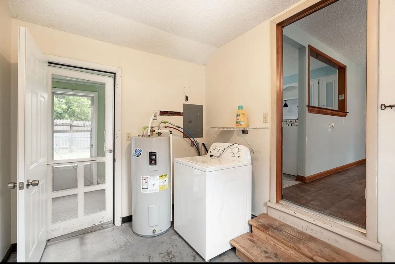 312 S Poplar St - Photo 6 of 14