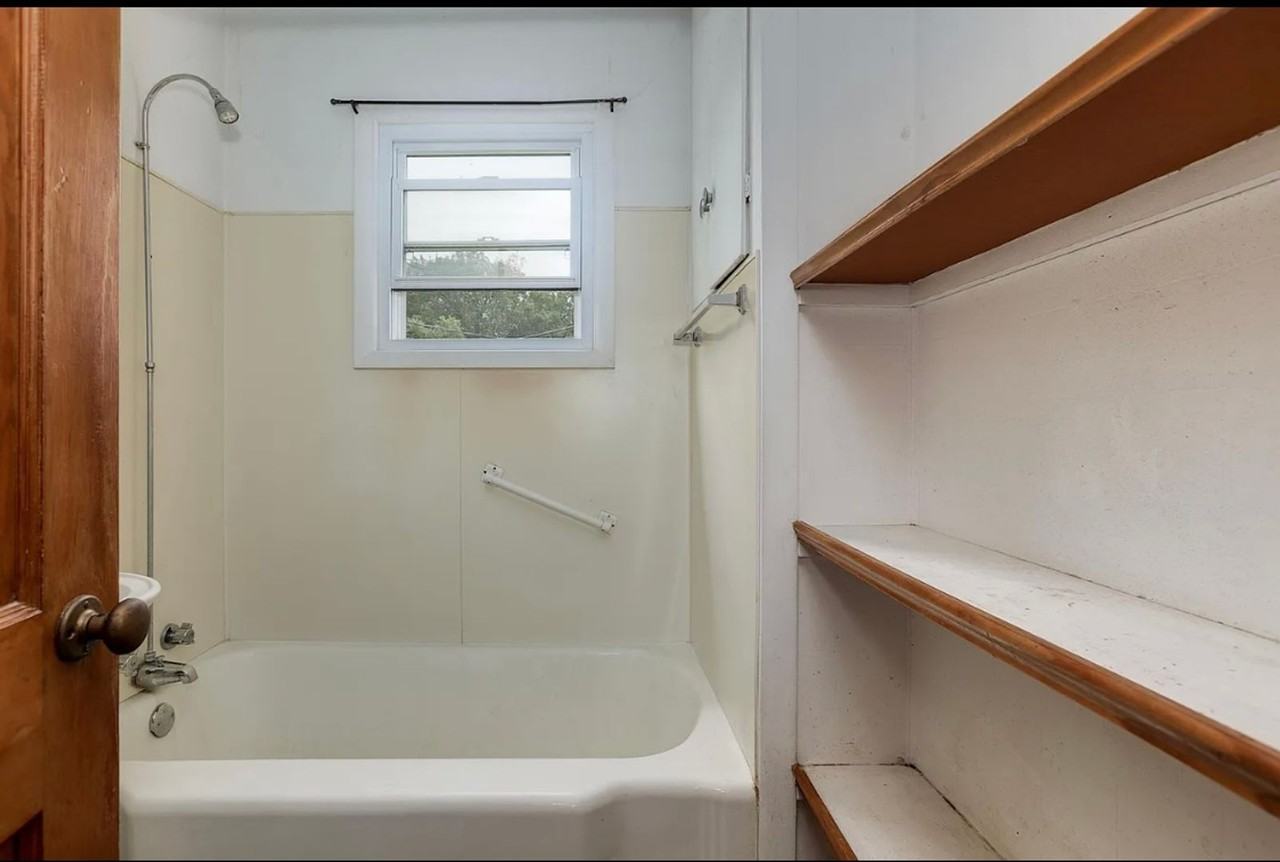 312 S Poplar St - Photo 7 of 14