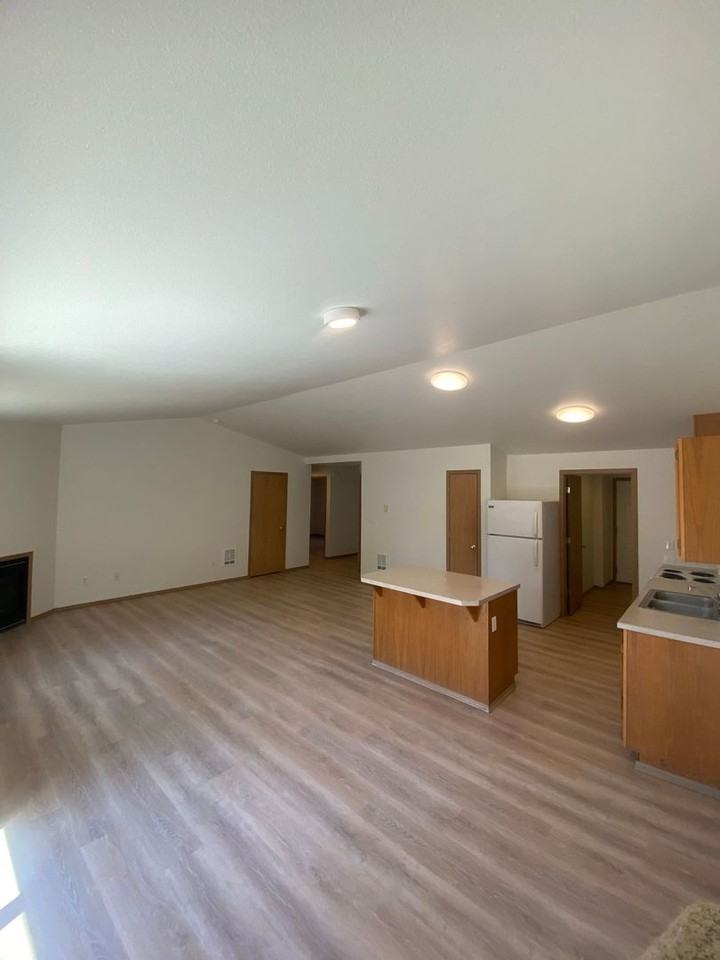 2216 168th St E - Photo 2 of 9