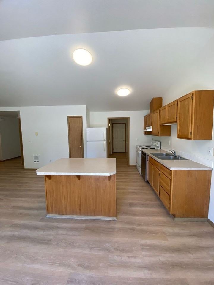 2216 168th St E - Photo 3 of 9