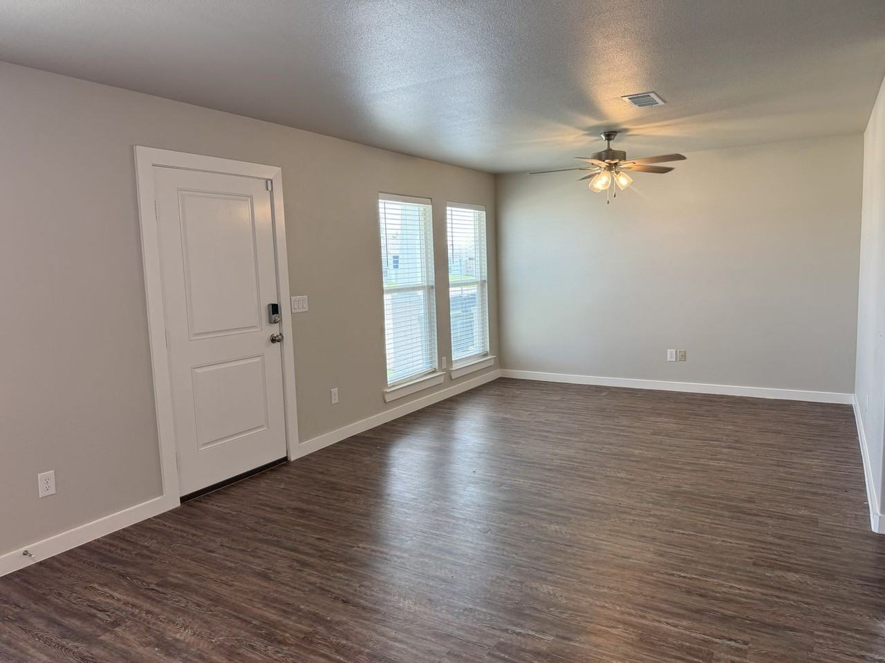 7413 36th St - Photo 3 of 13