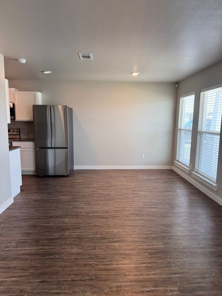 7413 36th St - Photo 4 of 13