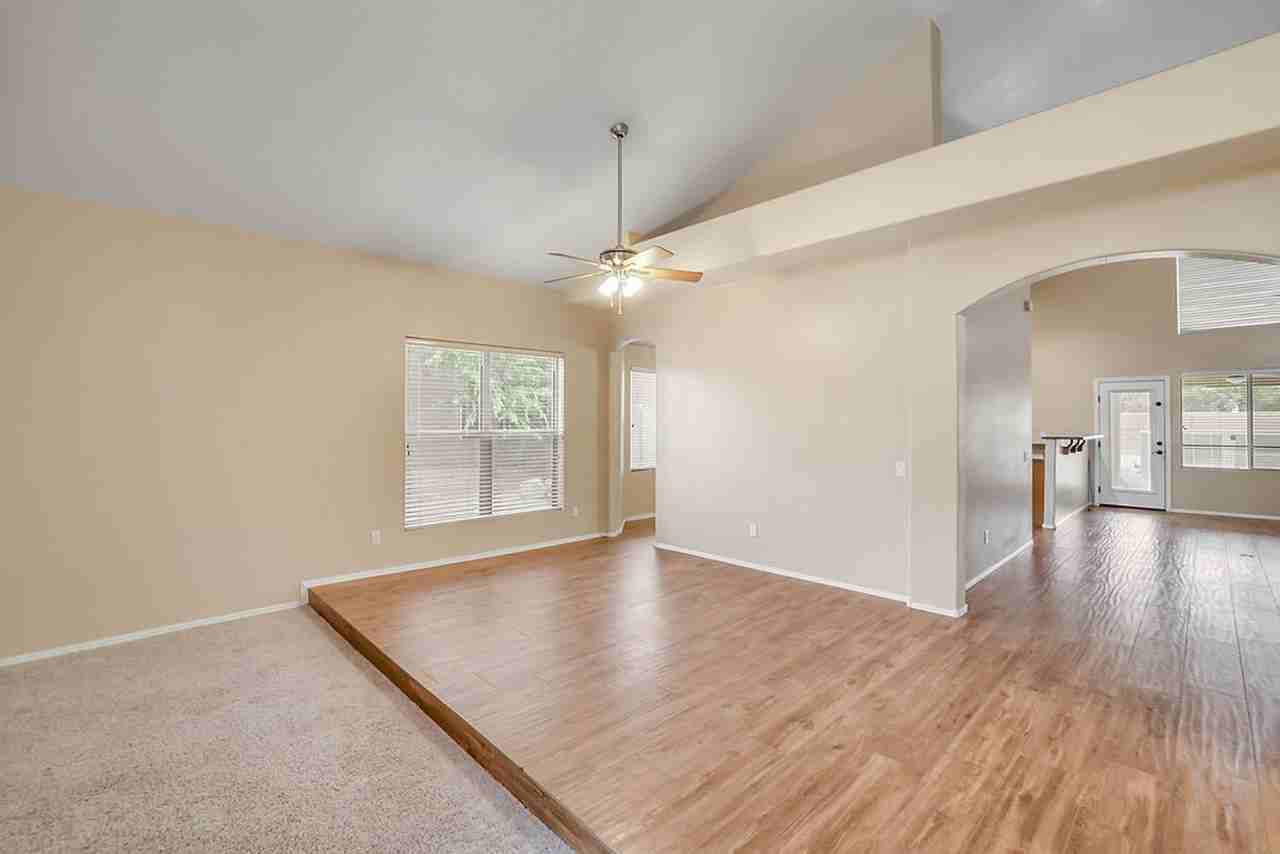 1380 N Concord Ave - Photo 3 of 36