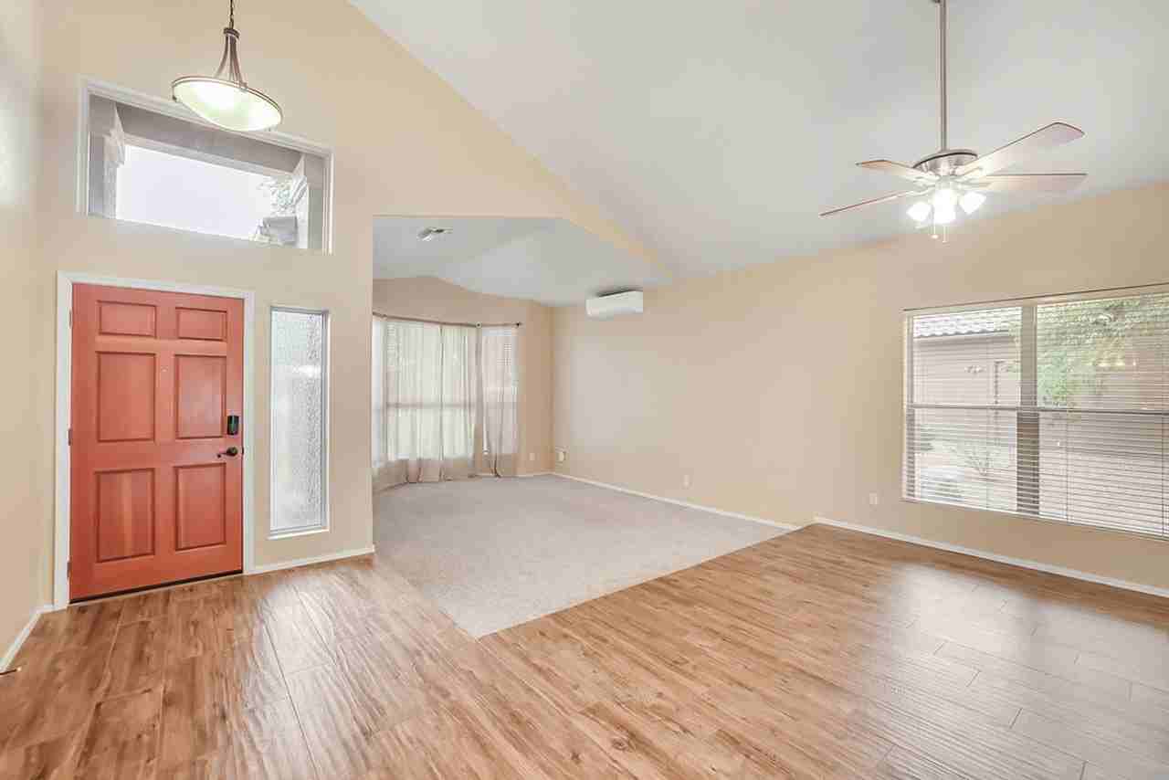 1380 N Concord Ave - Photo 4 of 36