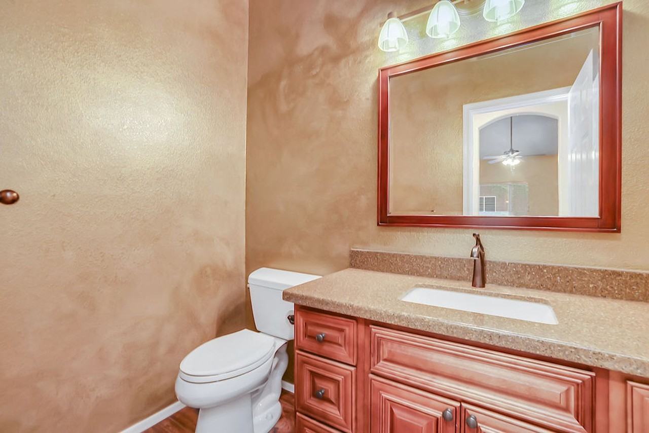 1380 N Concord Ave - Photo 6 of 36