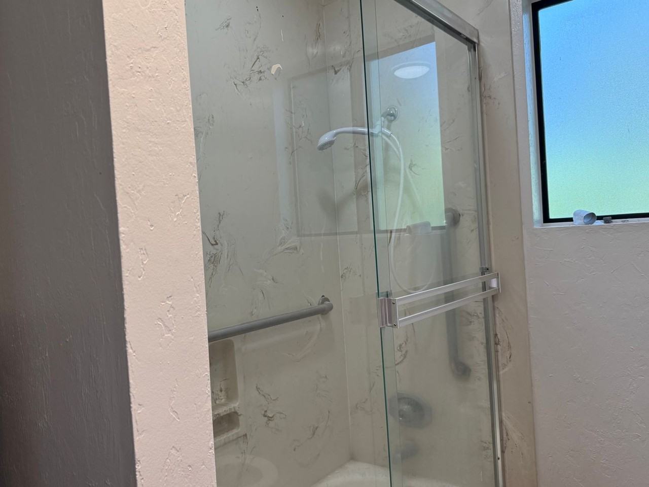 561 Mcleod St - Photo 7 of 8