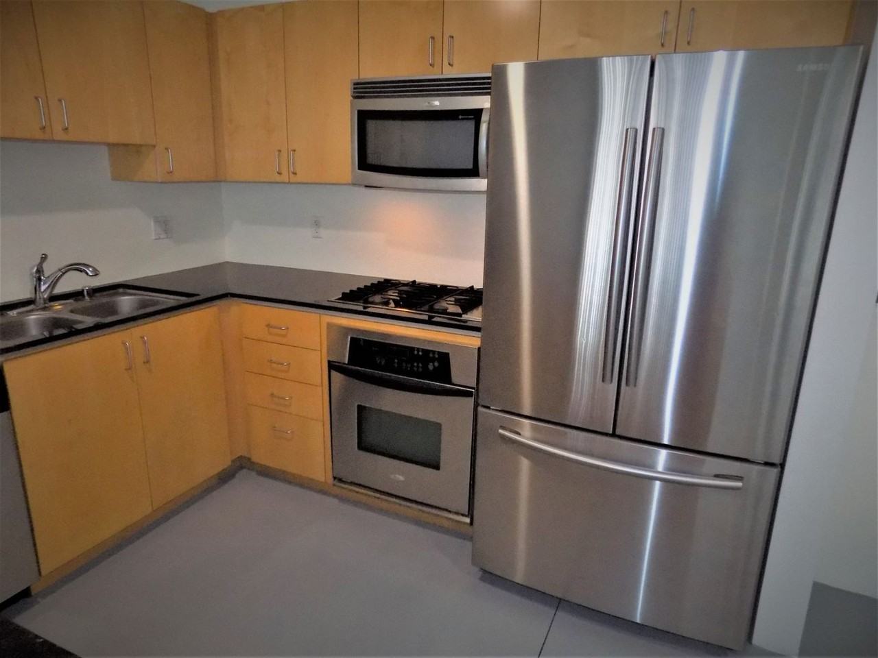 285 W 6th St - Photo 2 of 19