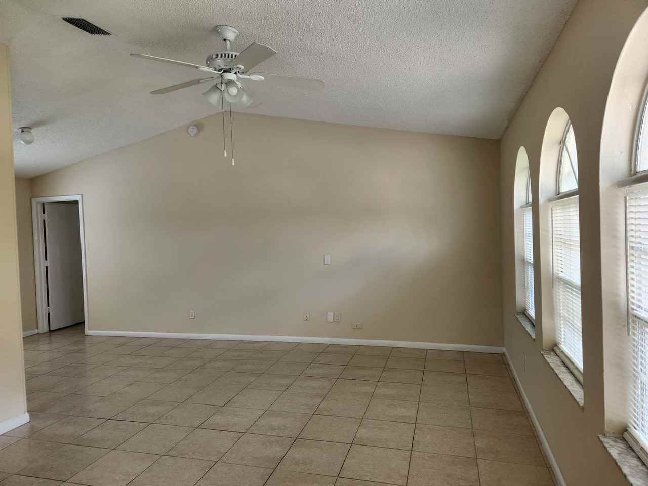 1012 Euclid Ave - Photo 2 of 12