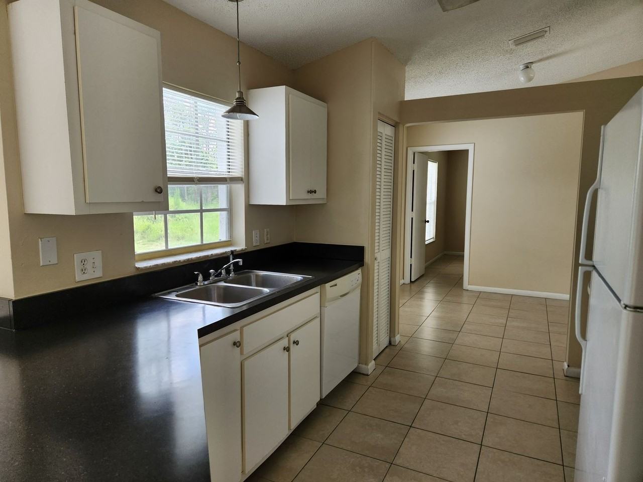 1012 Euclid Ave - Photo 3 of 12