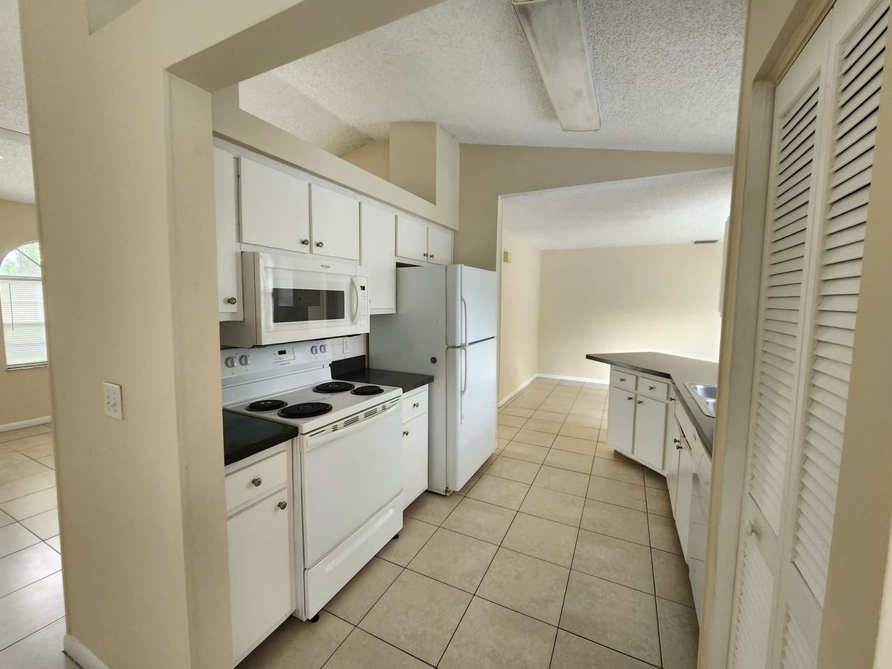 1012 Euclid Ave - Photo 4 of 12