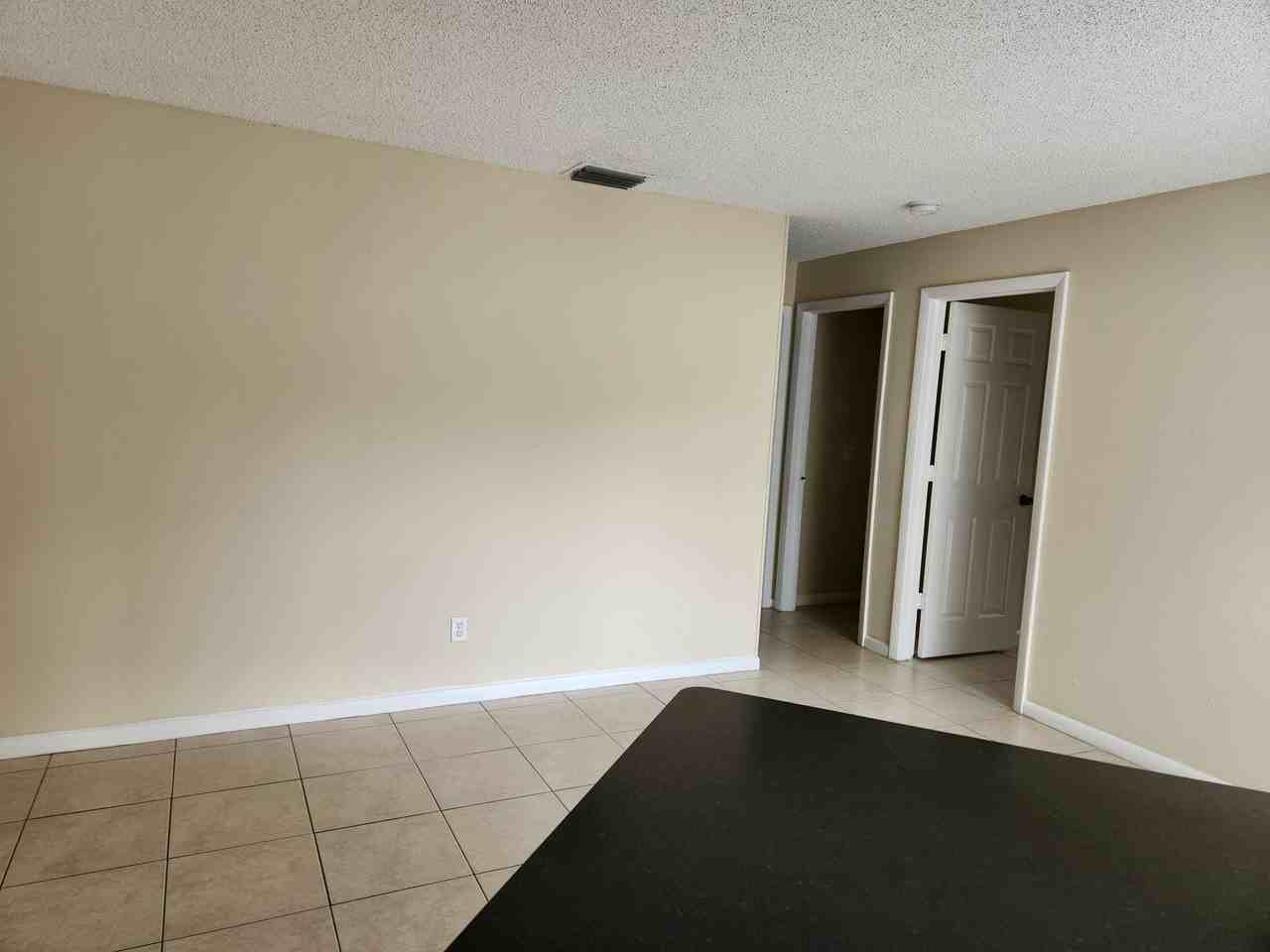1012 Euclid Ave - Photo 5 of 12