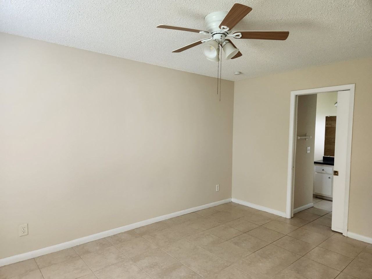 1012 Euclid Ave - Photo 6 of 12
