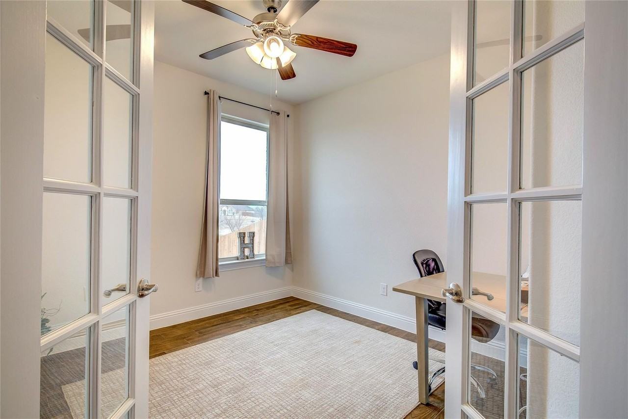 4010 Clearline Dr - Photo 3 of 30