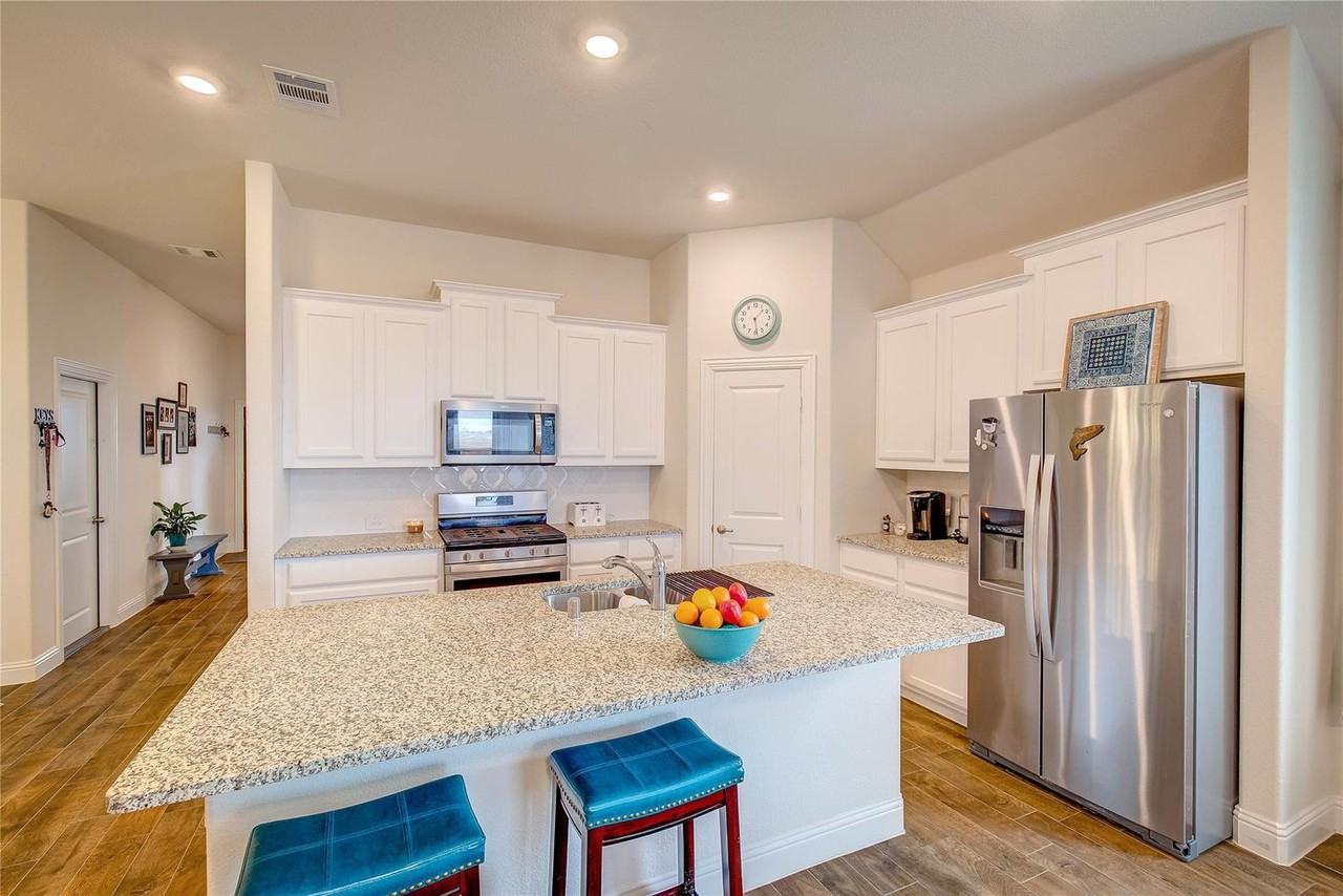 4010 Clearline Dr - Photo 2 of 30