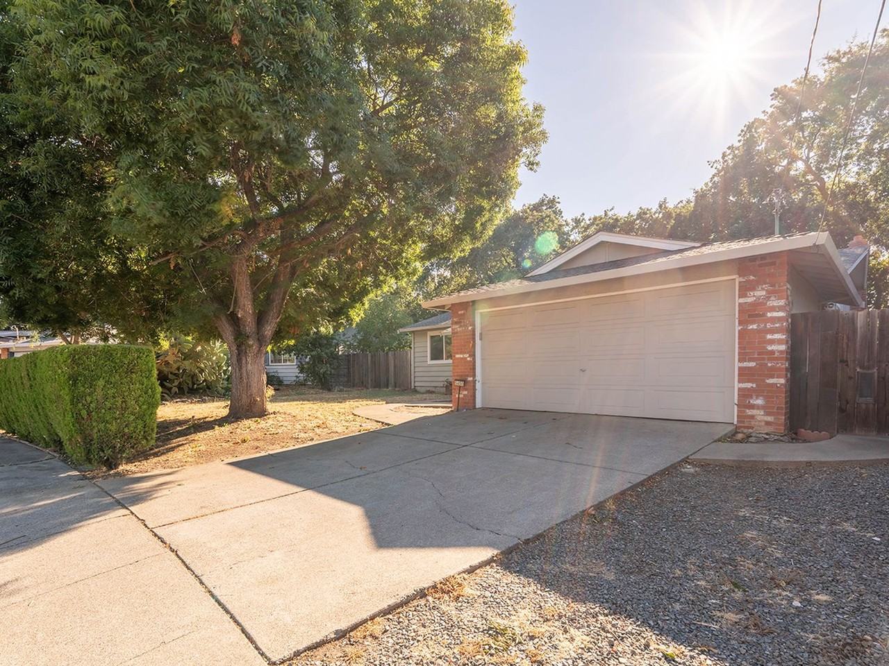 5450 Florida Dr - Photo 2 of 32