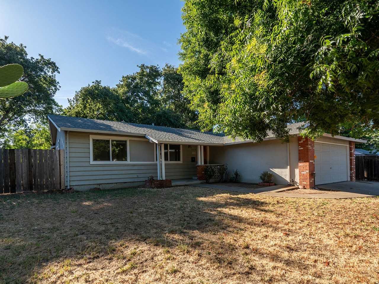 5450 Florida Dr - Photo 3 of 32