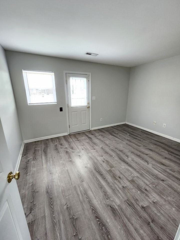 63 Coats Circle - Photo 3 of 5