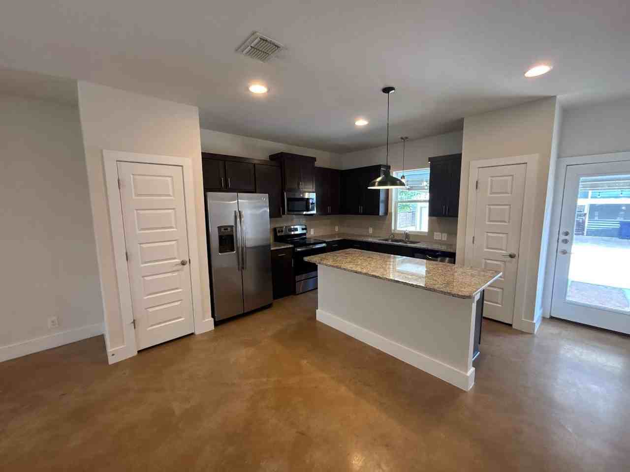 607 Burleson - Photo 3 of 22