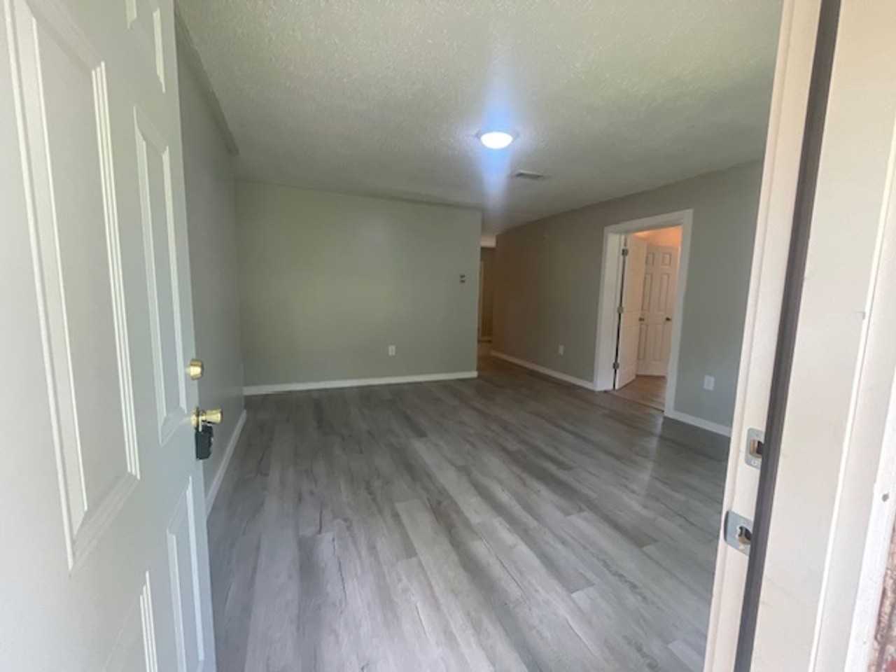 1102 Martin Luther King Jr Dr - Photo 2 of 14