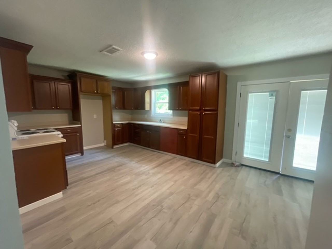 1102 Martin Luther King Jr Dr - Photo 3 of 14