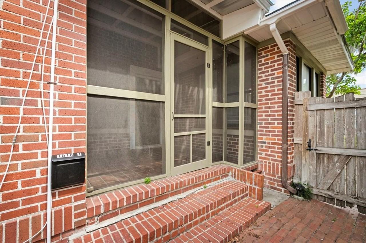 1516 Mcduff Ave S #1 - Photo 3 of 11