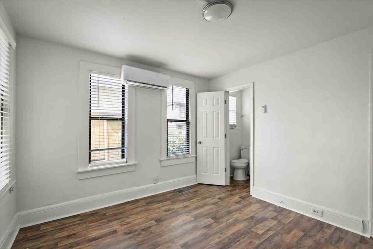 1516 Mcduff Ave S #1 - Photo 6 of 11