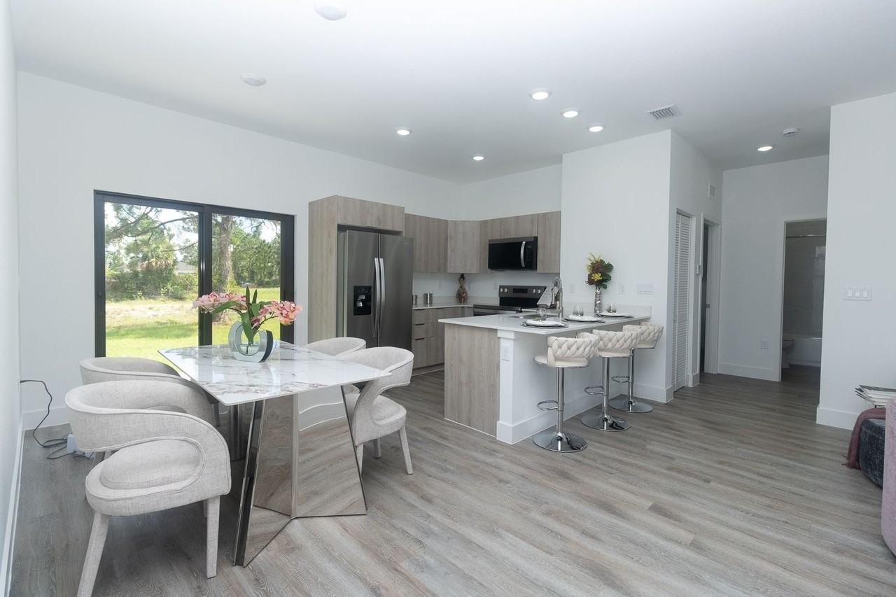 1121 Deauville St E - Photo 7 of 50