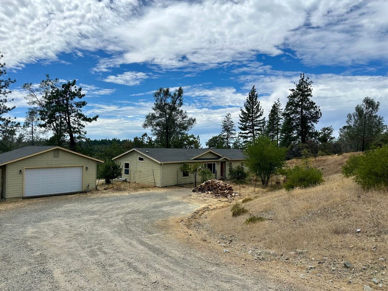 14606 Pat Ct - Photo 2 of 39