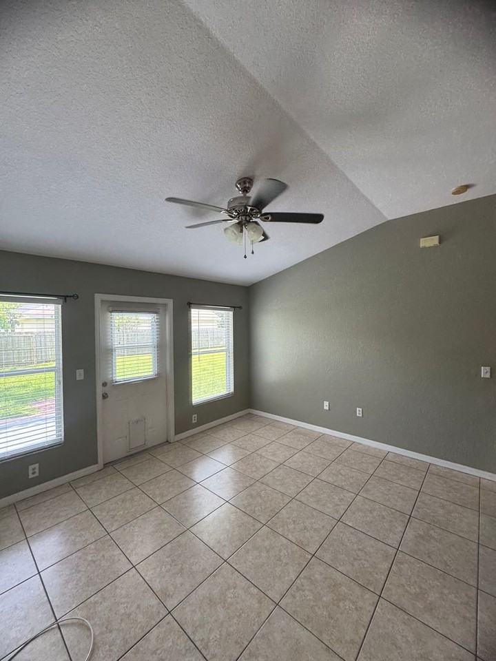 1415 Turtle Rock Ct - Photo 2 of 19