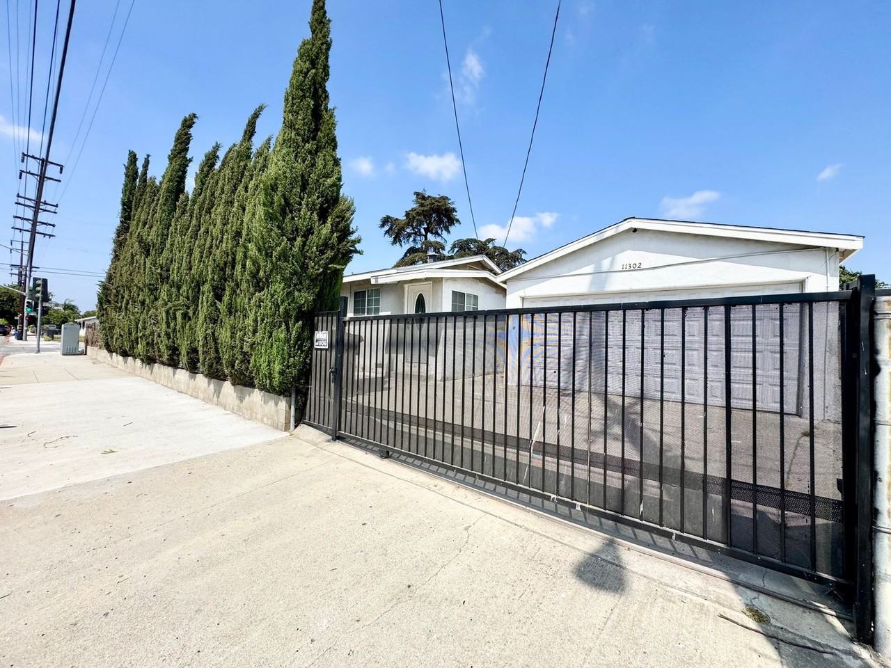 11302 Elliott Ave - Photo 2 of 14